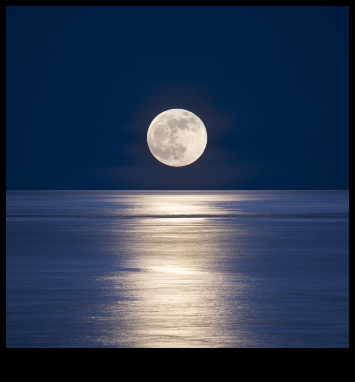 אור ירח מיסטי: שליטה בטכניקות ללכידת הירח במלוא תפארתו