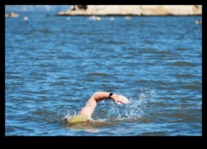 חזרות מול הנהר: אימונים בחוץ לאורך דרכי מים שלווים